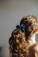 Load image into Gallery viewer, Scrunchie - Velvet