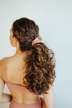 Load image into Gallery viewer, Scrunchie - Rose